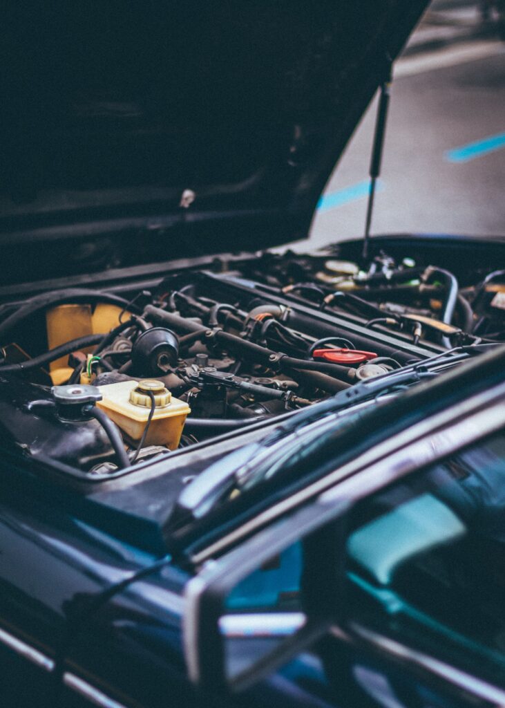 Motor Renault en mantenimiento en taller