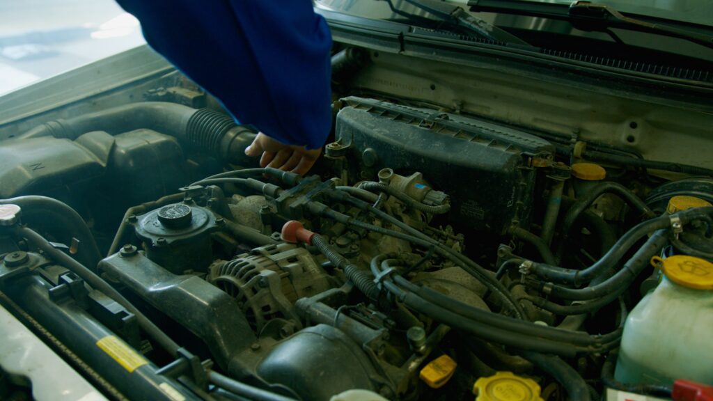 Mecanico reparando motor - averias motor